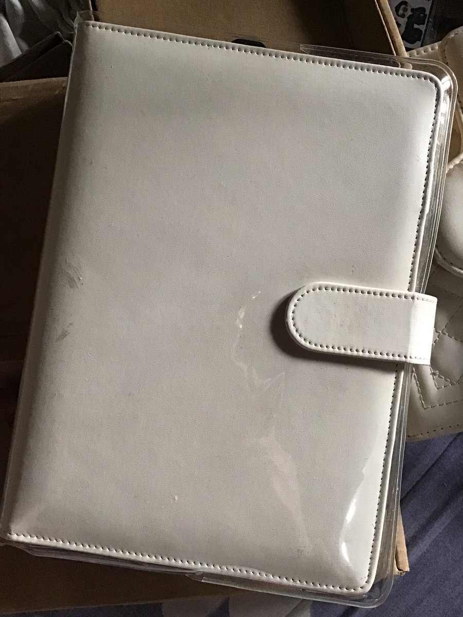 jmshotchoco's tweet photo. wts white a5 macaroon binder — ₱100 payo/3 days dop

rfs: hindi pwede maipadala sa canada

reply mine or dm me to claim! https://t.co/oHYfivEaT4
