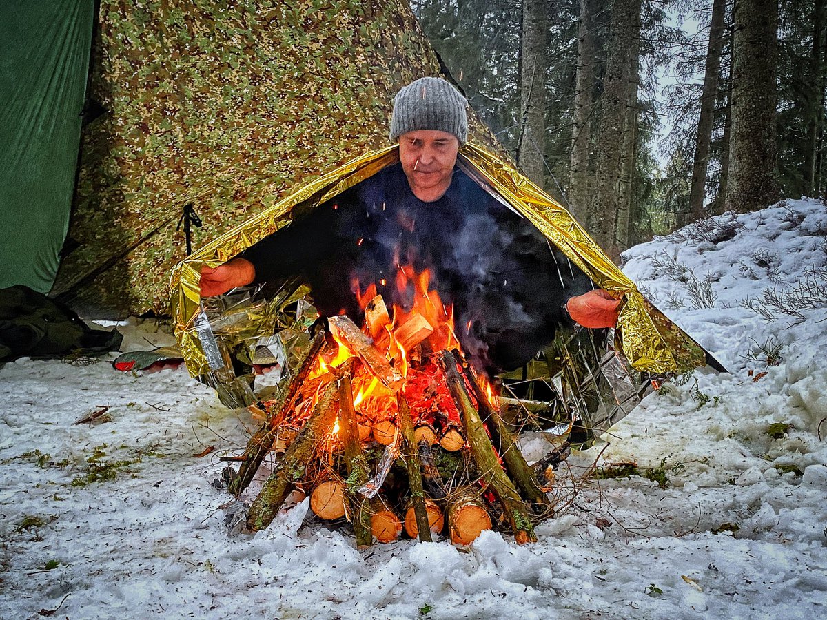 SwissBushcraft's tweet photo. All wet, more rain than snow, good way to get dry again https://t.co/FuqaqmeWoc