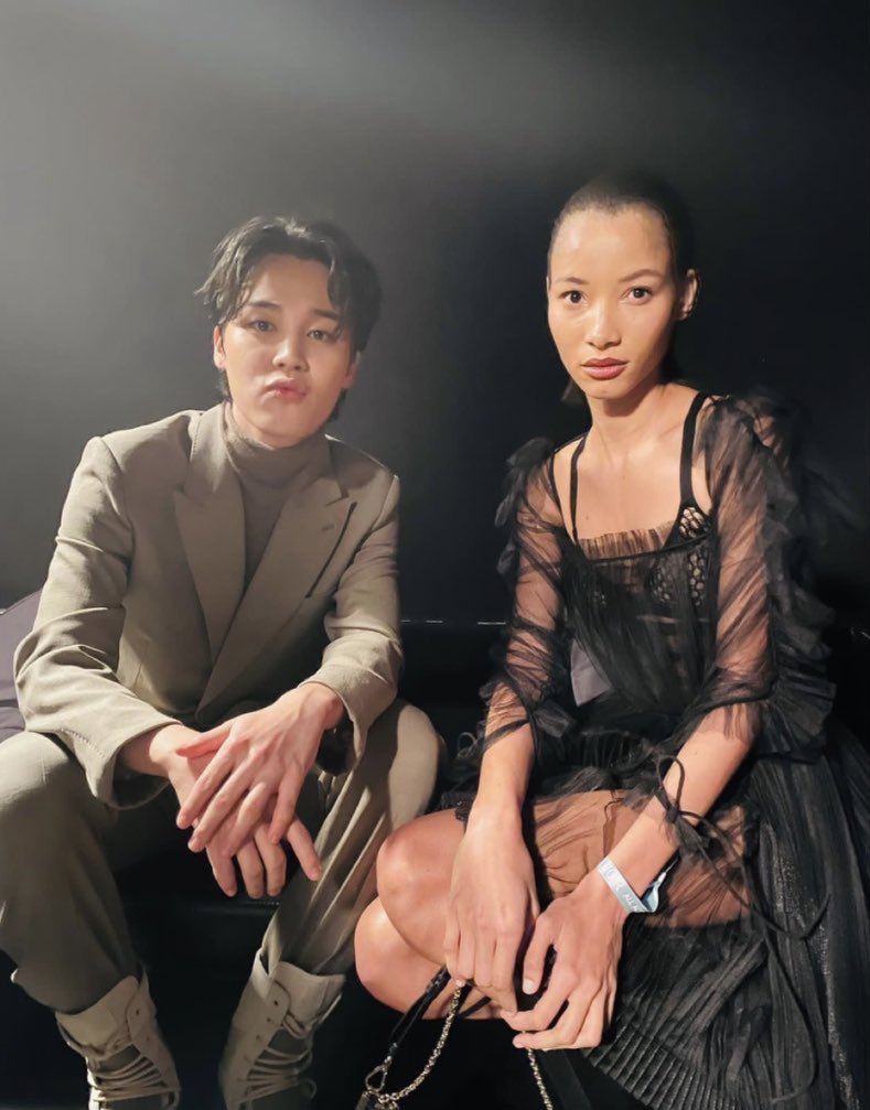 😚
Oh... he is so cute and hot 🥴
Model Lineisa Montero uploaded photos with Jimin from Paris Fashion Week 💫 #JIMINxDIOR
#ParkJimin