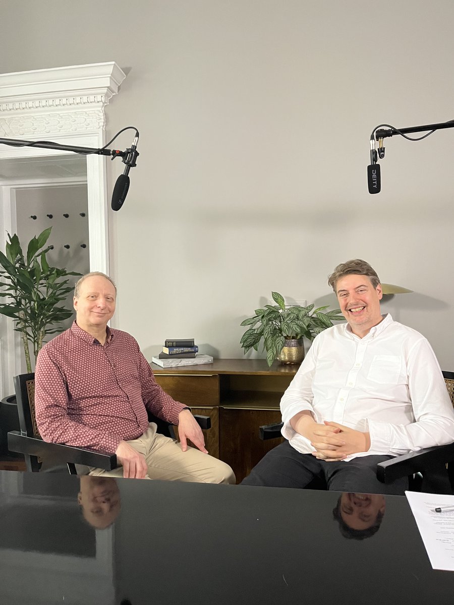 Have you wondered what makes a good #bureaucracy? How might you transition from a bad to a good bureaucracy? These questions are answered and discussed in our latest Primer interview with @schwartz_cio and @markdalgarno 🤩 Sign up for our newsletter here! createchange.io/newsletter-sig…