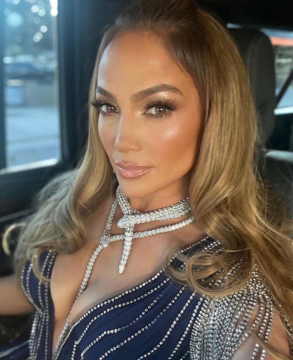 Bulgari and Gucci (no Creative Director) are the biggest winners at the Grammy's - Jennifer Lopez opting for a breathtaking ensemble 

#JLo #JenniferLopez #Bulgari #Gucci #fashion #redcarpet #redcarpetfashion #jewellery #highjewelry @JLo @gucci @KeringGroup @Bulgariofficial
