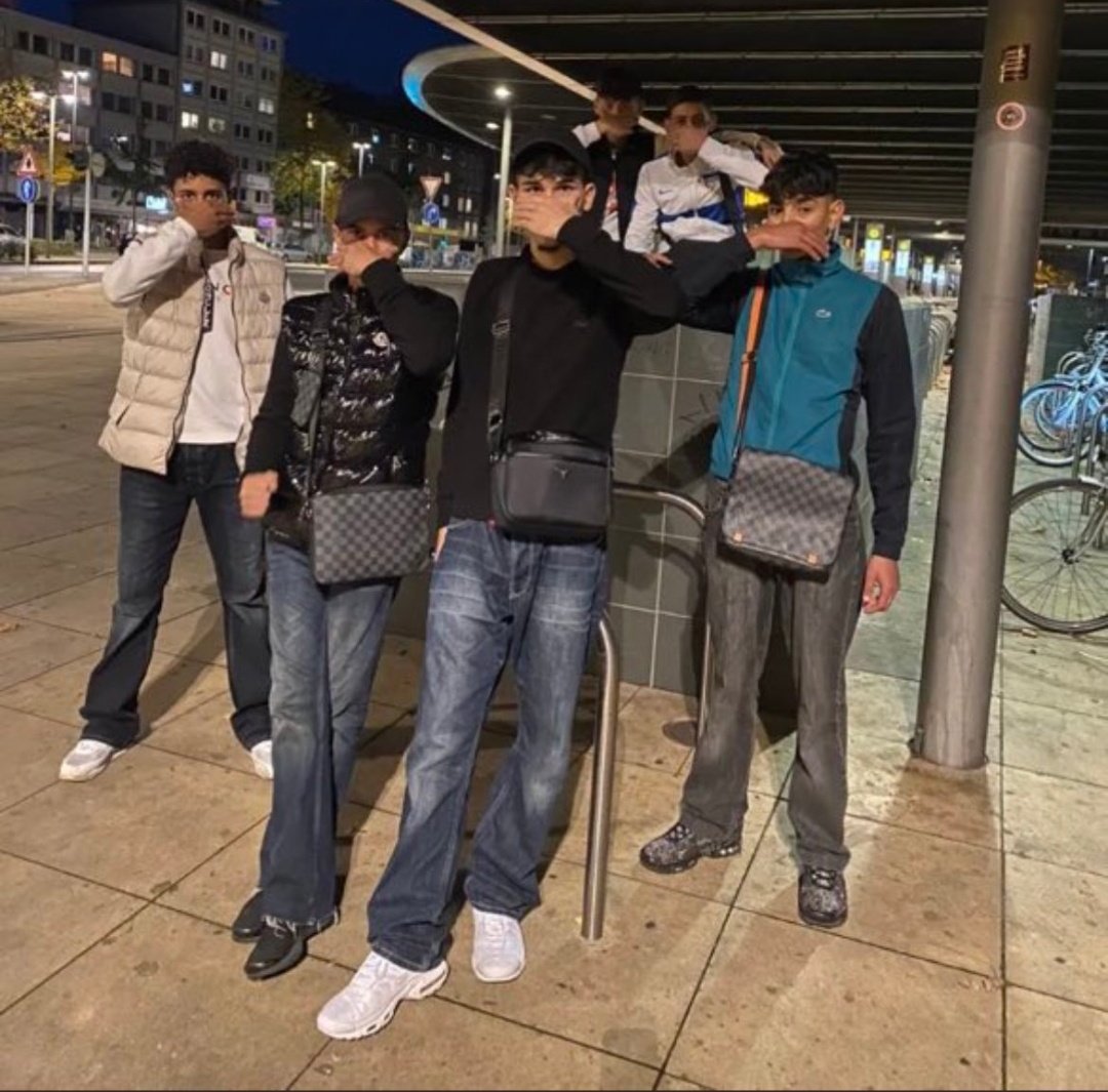 frauen die auf solche jungs stehen sind furchtbar