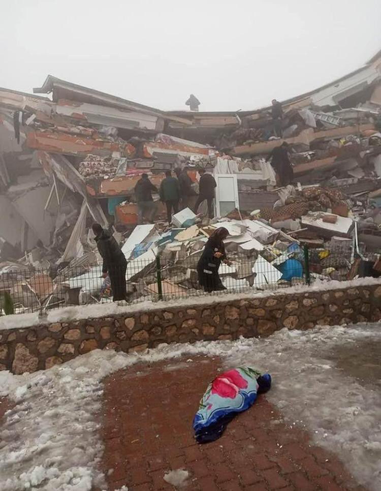 Ruzbeh_Saadati's tweet photo. Bizim yurddan dərd getməmiş, dərd gəlir... Geçmiş olsun Türkiyə'm.‌

#deprem https://t.co/qimYd4uEtU