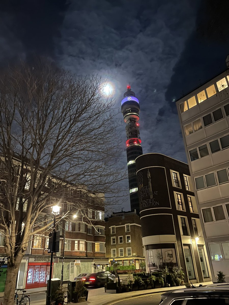 Last night full moon in Warren Street. #londonnight #fullmooninleo