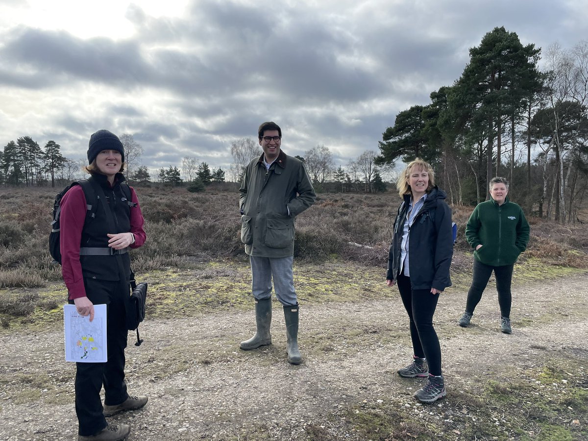 EdelMcGurk's tweet photo. Fantastic to see @TBHPartnership team in action, engaging with people in their treasured #greenspaces, and a new #NNR for me #CastleBottomNNR. Timely also to show @ranil around, talking #winwinwins for #nature, #people and #wellbeing. #GreenInfrastructureFramework https://t.co/r7XlKKnNap