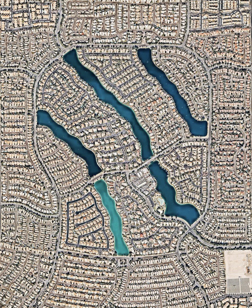 We’re doomed aren’t we?

Desert Shores, Nevada. 3,300 homes across 276 hectares (that’s a density of 12 units per hectare) 

instagram.com/p/CoS7RjqOXXA/…