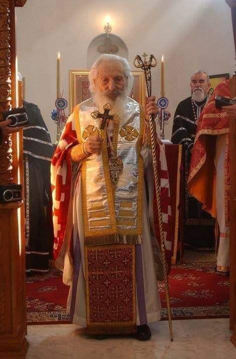 ''Ето, ја вас шаљем као овце међу вукове. Будите, дакле, мудри као змије и безазлени као голубови!'' (Матеј 10.16)
Мудрост ће вас сачувати да вас вуци не онемогуће. А доброта да ви не постанете вуци.

Патријарх српски Павле