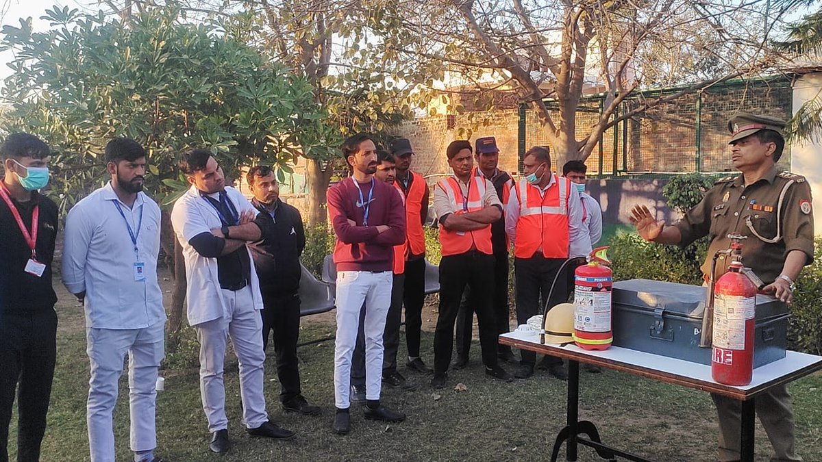 GAUTAM BUDDHA NAGAR FIRE AND EMERGENCY SERVICE tweet media