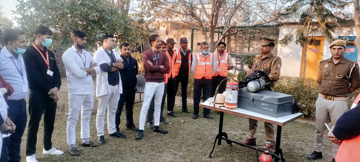 GAUTAM BUDDHA NAGAR FIRE AND EMERGENCY SERVICE tweet media