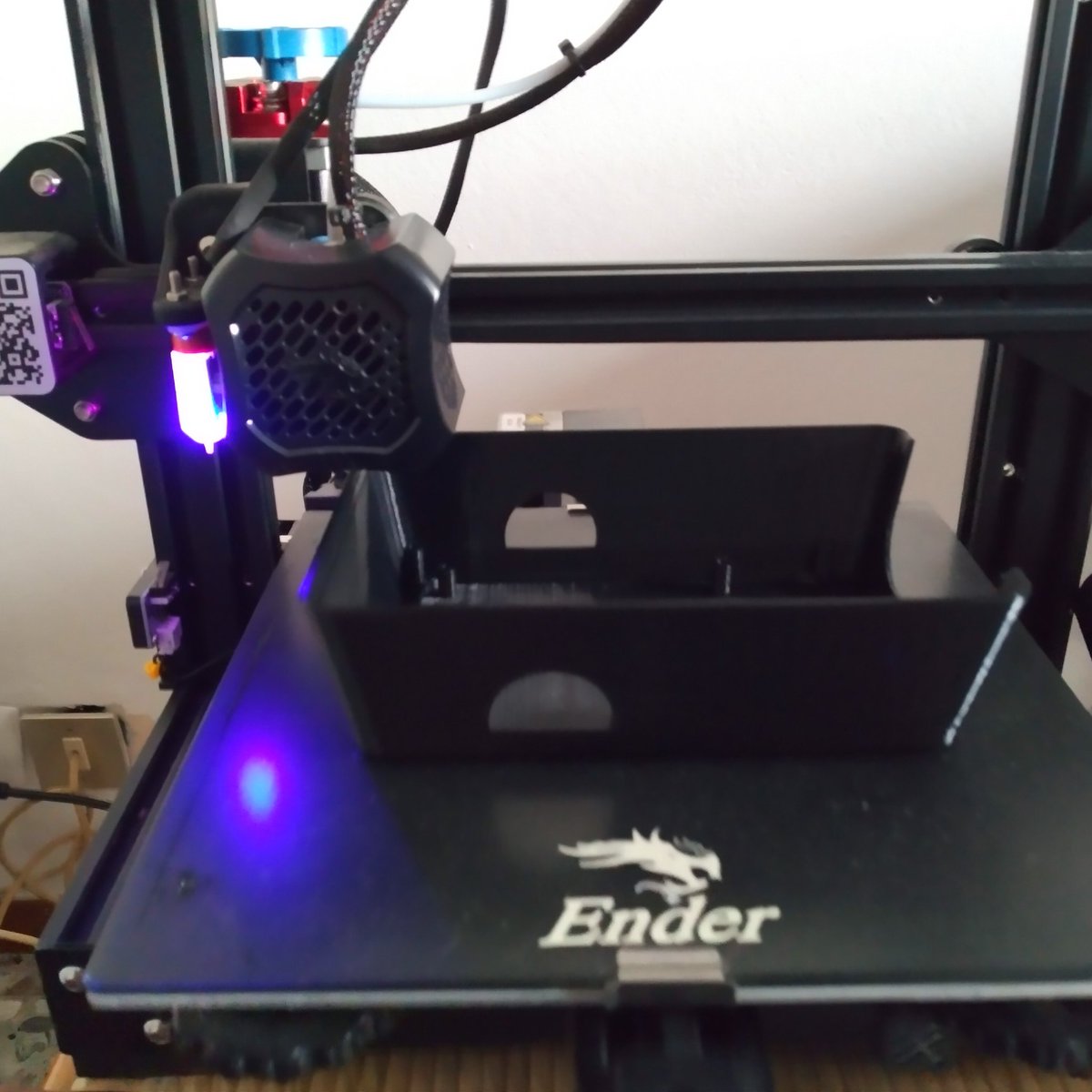 Chihauccilconte's tweet image. Night 3d printing session for artracker project #3dprinting #crealityender3 #lithos #lithosrestauri #artracker #freecad #digitaldabrication