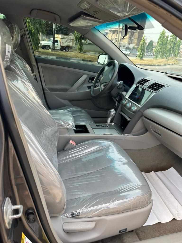 Rush now/ Distress offer of Toks 2008 Toyota spider available. Clean Leather interior, Android screen with reverse camera, Accident free. Location: Lagos. Price: 4.2m. Cleared 2022, custom papers✅