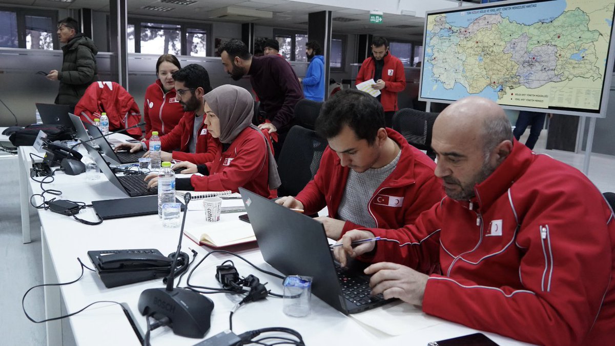 IFRC_Europe's tweet photo. 169 staff and 144 volunteers of the Turkish @RedCrescent are on the ground supporting people affected by the earthquake with:

🟥 3 mobile kitchens 🟥 71 catering vehicles 🟥 1,080 tents 🟥 15,429 blankets

The shipments continue non-stop. https://t.co/n6DJX3You3