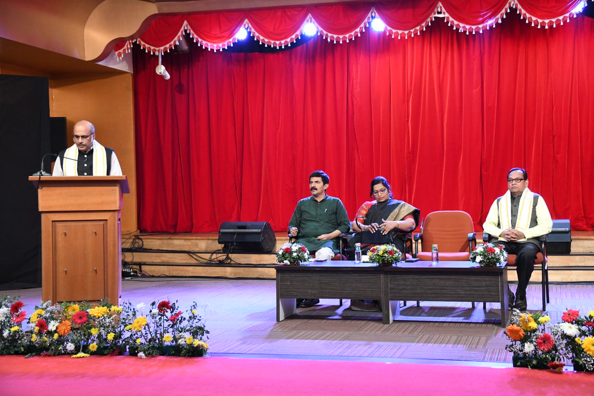 MAHE_Manipal's tweet photo. The snapshots from the valedictory of the three-day Amrit Yuva Kalotsav (30th Jan to 1st Feb) of the Kendra Sangeet Natak Akademi in association with GCPAS, MAHE with the presence of MAHE dignitaries and performance by GCPAS students.
#MAHEManipal #SangeetNatakAkademi #GCPAS https://t.co/lcEJhiyi2J