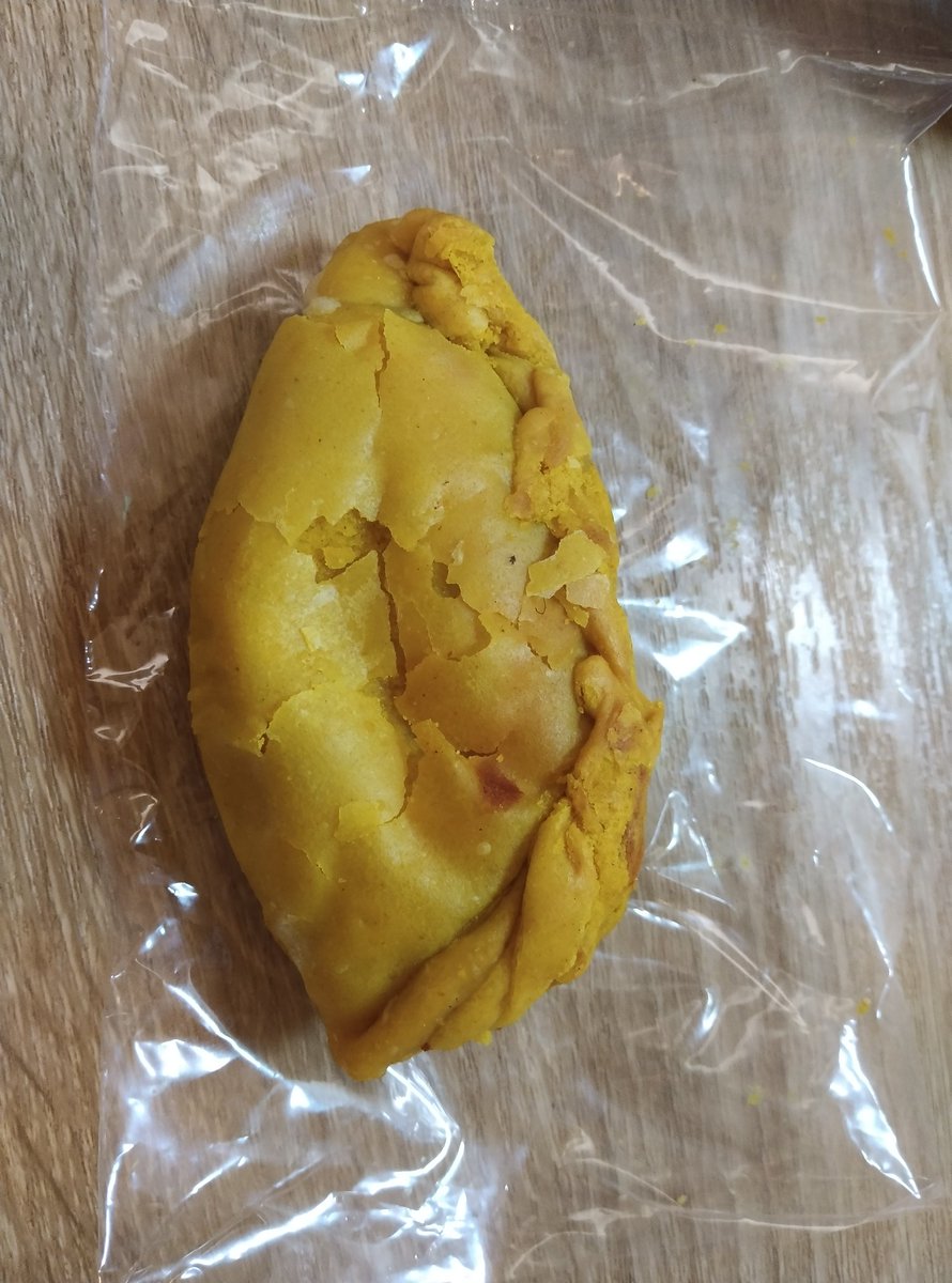 sheep103582's tweet photo. 咖哩餃，外皮酥脆，內餡柔軟綿密，濃濃的咖哩香，好吃！#咖哩餃 https://t.co/F2F3lb4jLI