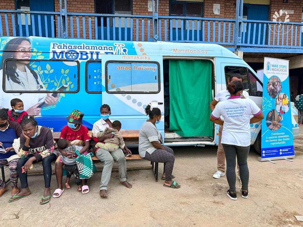 Msanp_Mada's tweet photo. 📅04 Février 2023 
🚩EPP 67 Ha Atsimo
📍Des offres de soins gratuits 

Un pas de plus vers la concrétisation du Velirano N°5 de S.E.M. Andry RAJOELINA,  Président de la République de 🇲🇬. 

#Santé_pour_tous #Msanp https://t.co/pFjxbmSVU7
