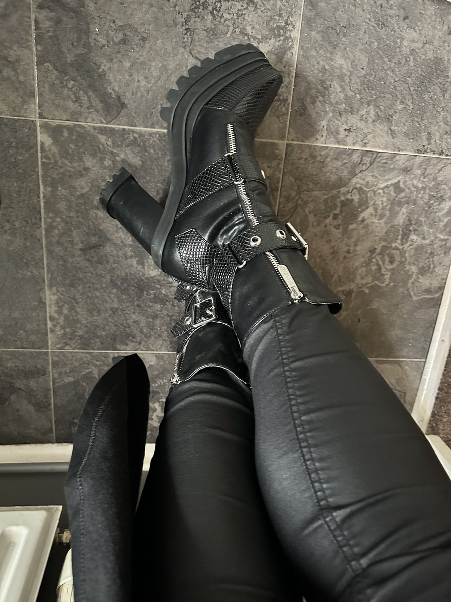 ToxiMoxi tweet media