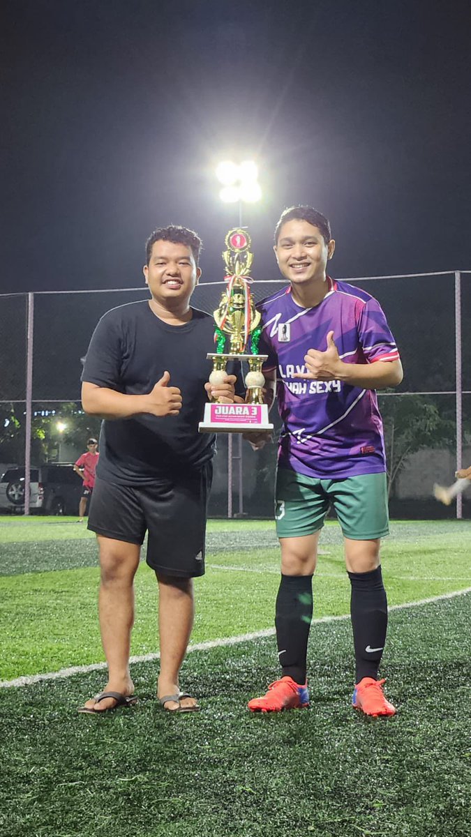 Kiper terbaik kuu mantep syang bisa jaga markas dri serangan lawan.