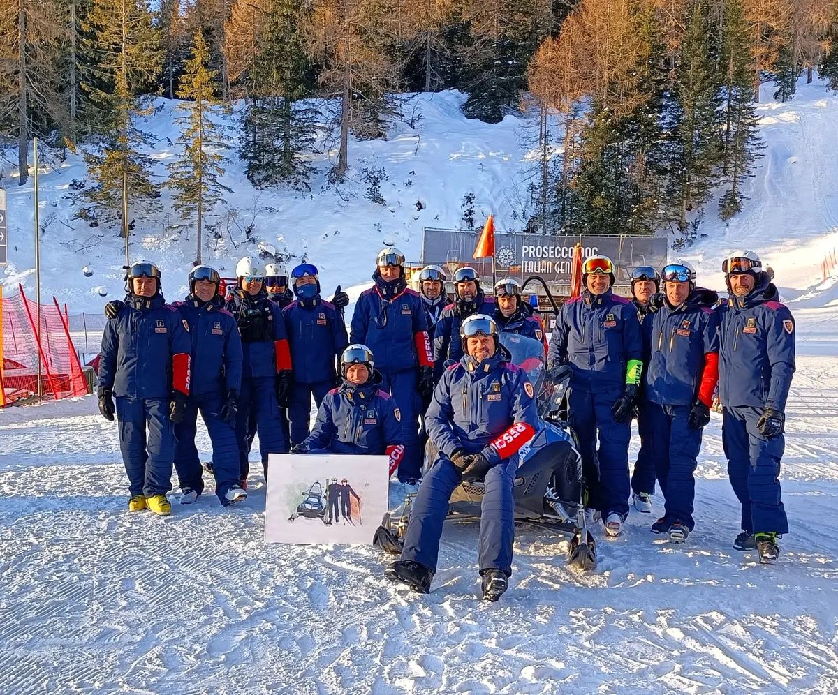 Buona domenica dai poliziotti che garantiscono il servizio di sicurezza e soccorso nei comprensori delle Tofane, San Vito di Cadore e Passo Falzarego con un pensiero da parte di una giovane artista che gli ha dedicato un quadro stile “manga”.

#essercisempre #26febbraio