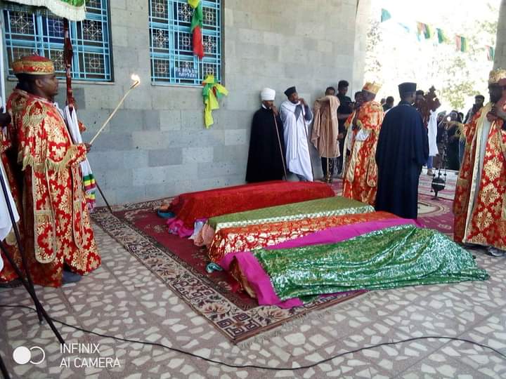 moatewahedo1's tweet photo. #stopReligiousGenocideInEthiopia
These are the massacred Martyrs of the Orthodox Christians in Shashamanie government  forces to replace Orthodox with the new state religion called "Oromuma".   Surprise! No diplomate of any country, EU, AU in Addis has yet say a word about this! https://t.co/nF1oI2BaaO