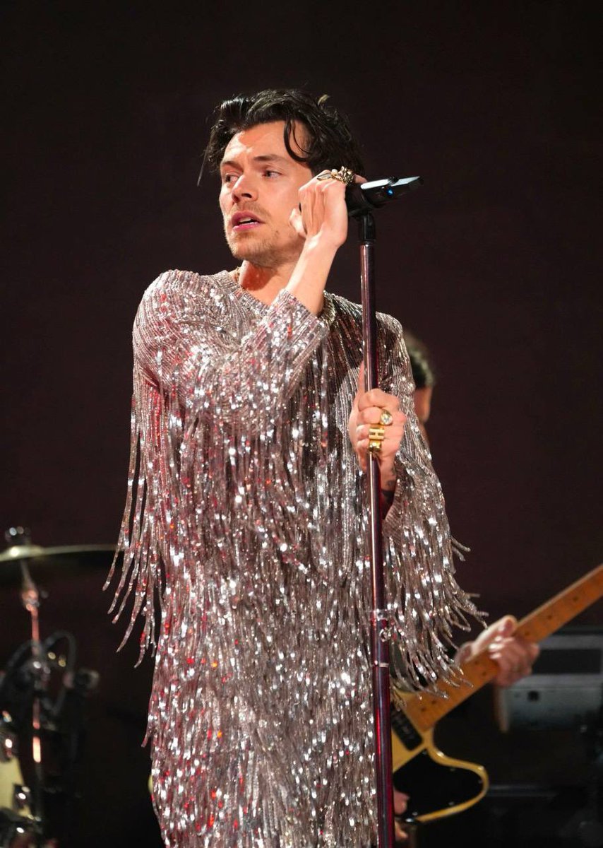 я готова дрочить на эту фотографию 

он ненастоящий. такие только в книгах, написанных женщинами