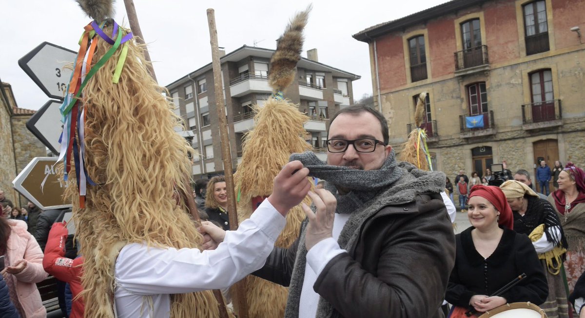 Ayer en Bimenes descubrí que a los sidros les pasa un poco como a Toni Cantó. No les gusta mucho el “outfit” que llevo y decidieron por las bravas intentar un cambio de imagen.😏
Hay que apoyar nuestro patrimonio y cultura. Es clave para recuperar la autoestima de Asturias💙💛