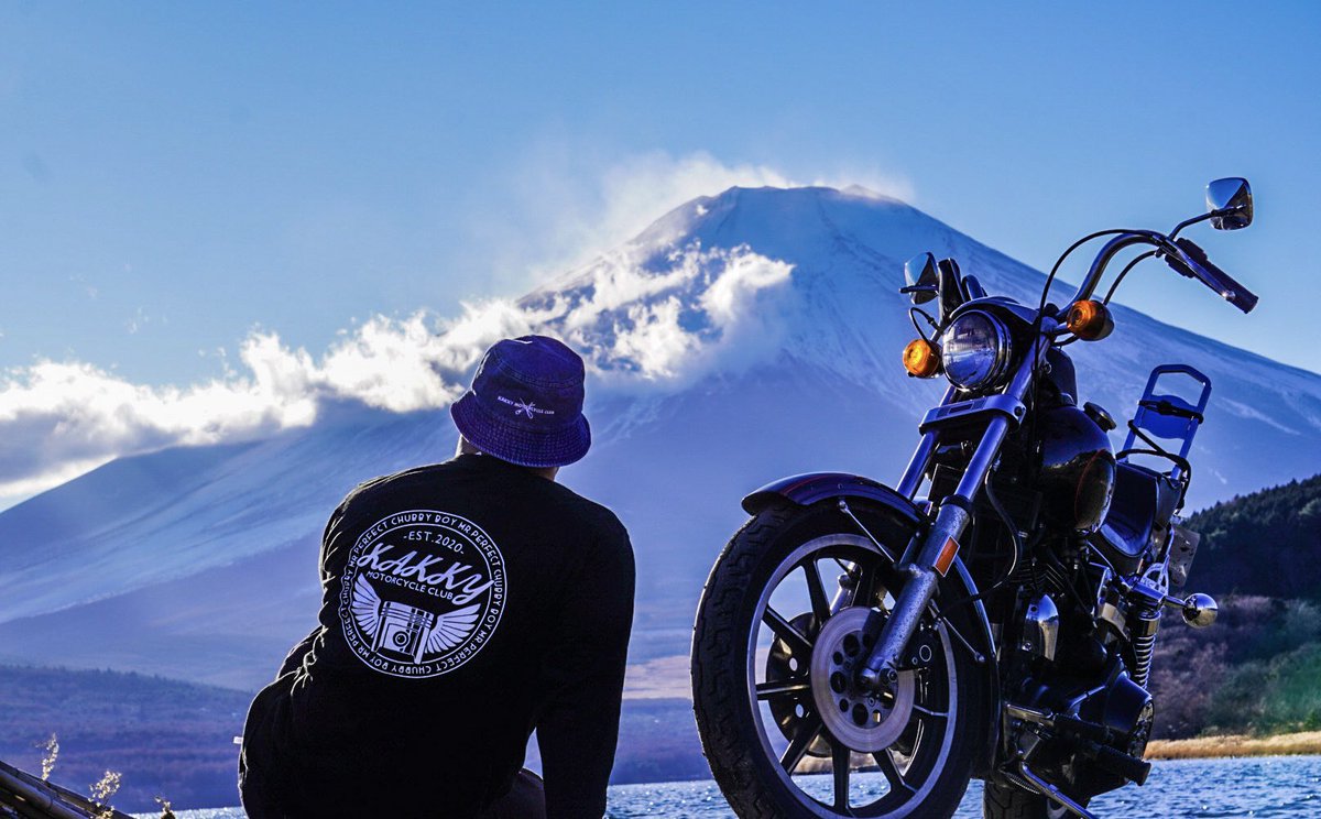 KakkyMc's tweet photo. KAKKYMC SS COLLECTION が今月どこかでリリース予定です🏍🏍🏍
是非お楽しみに🤩🤩🤩🤩🤩
#kakkymc
#kakkymotorcycleclub
#デブでもハゲでも一重でもカッコよく
#バイク好きと繋がりたい https://t.co/q1dQUakU5Y