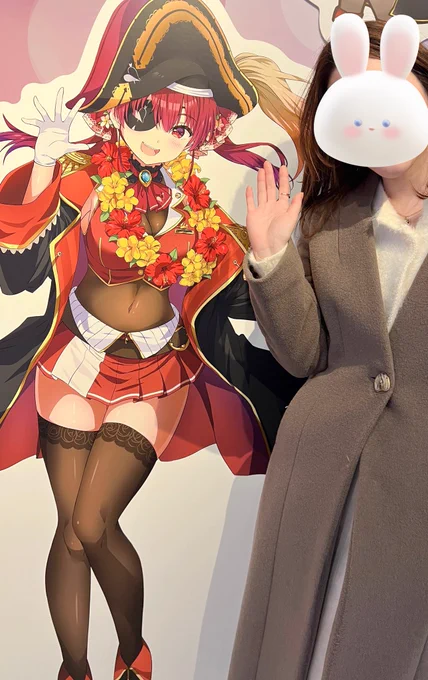 ジョイポリスホロライブコラボ行ってきたワコラボアトラクション沢山で嬉しかった〜!スタッフさんにお願いしてマリン船長と写真撮ってもらって最高だった大画面マリ箱、ニヤニヤしちゃうね 