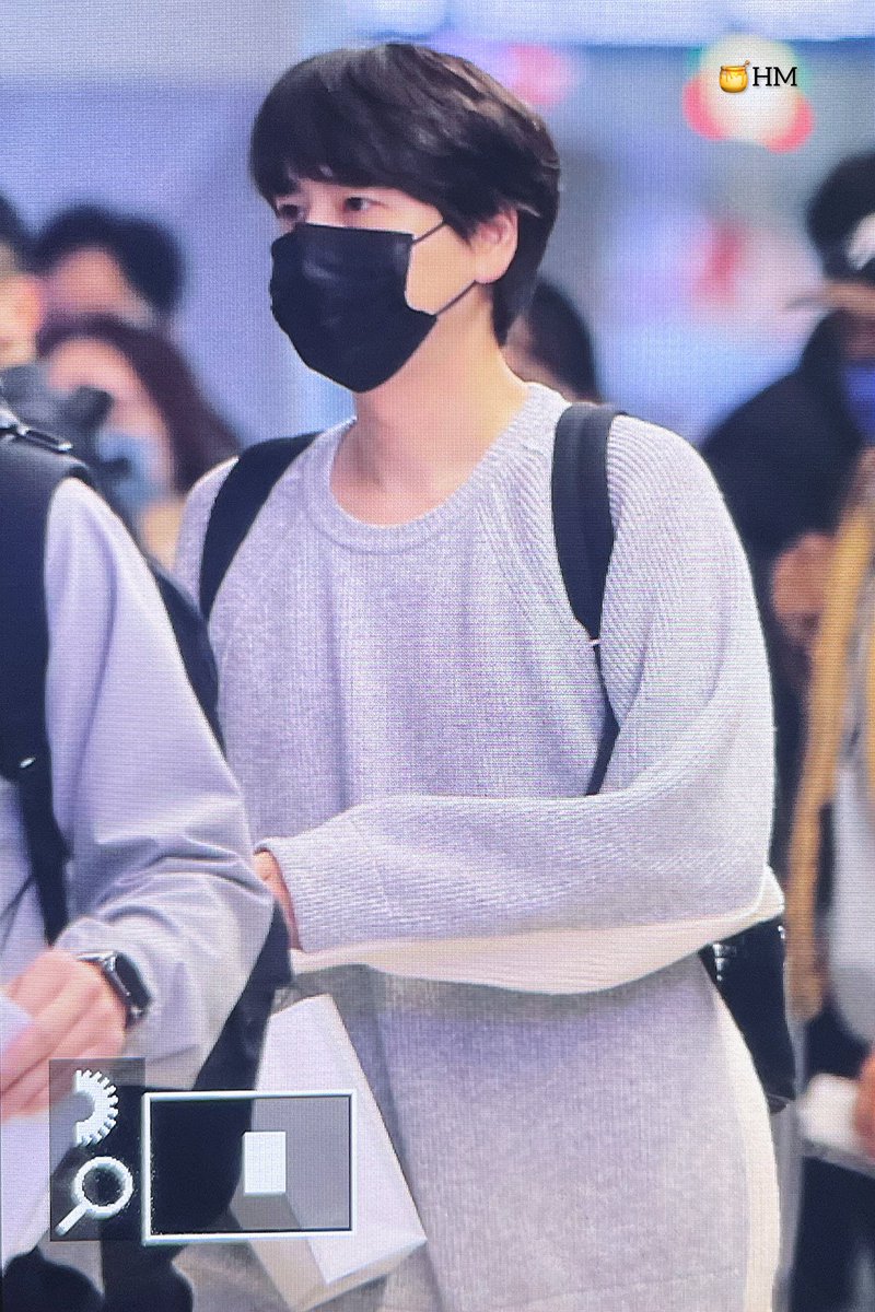 honeymallow8823's tweet photo. 230206 

👋👋🛫

➖

#규현 #KYUHYUN 
#キュヒョン #圭贤 
#슈퍼주니어 #SUPERJUNIOR https://t.co/Ni3hG1vX7K