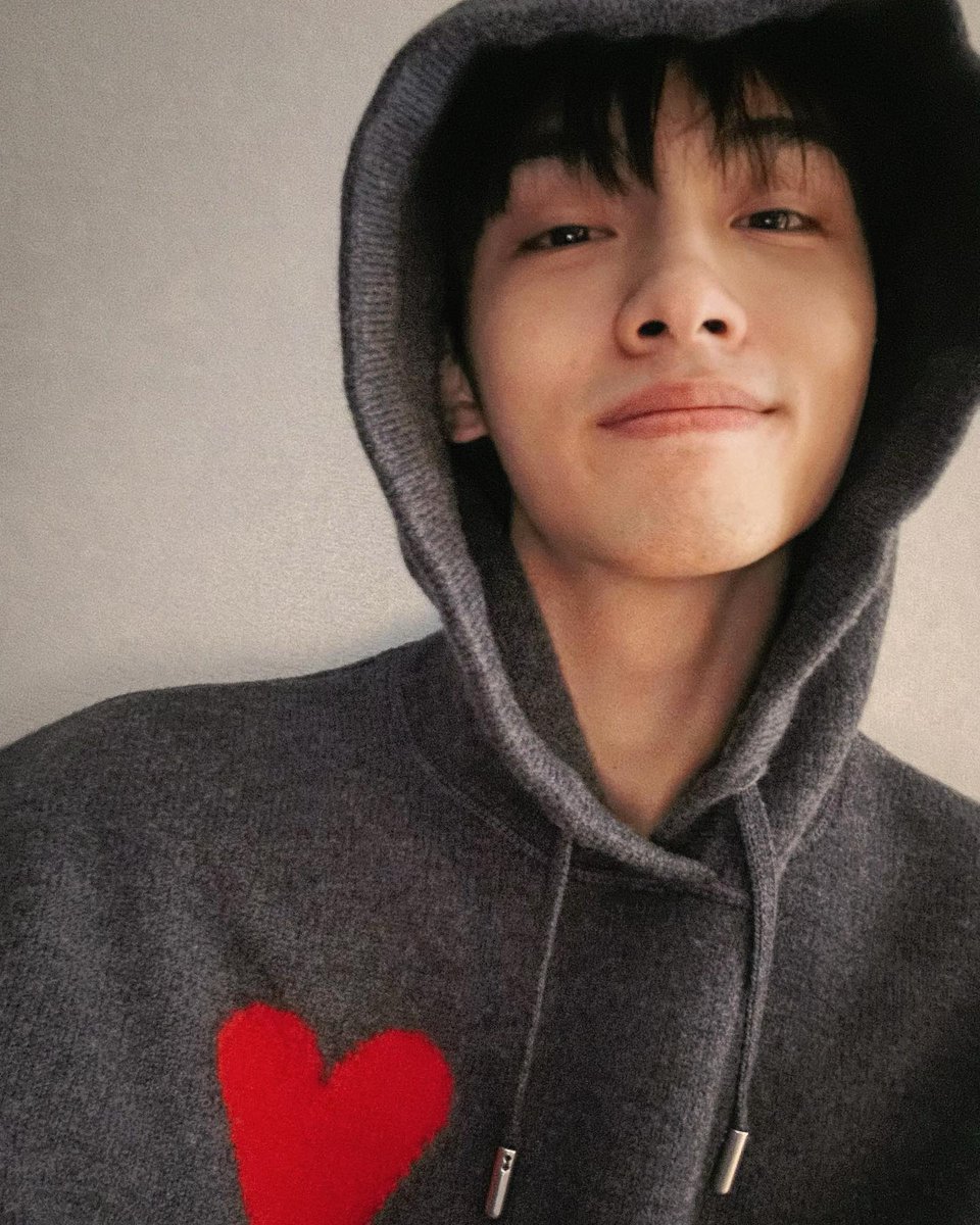 he is stunning pls #winwin #WayV