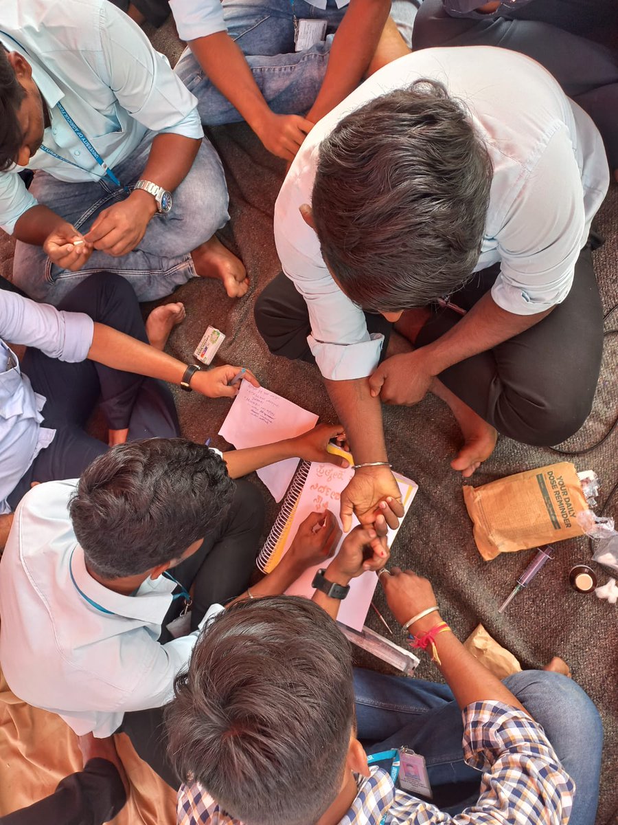 Students_CAER36's tweet photo. 22ನೆ ದಿನ ರಕ್ತದಿಂದ ಪತ್ರ ಬರೆದು ಸರ್ಕಾರಕ್ಕೆ ನಮ್ಮ ಬೇಡಿಕೆ ಈಡೇರಿಸಲು ಮನವಿ ಮಾಡಿಕೊಳ್ಳಲಾಯಿತು.
#createdirectorateofagri_engg_inkarnataka
#15percent_reservationforagri_engg.

@bcpatilkourava @BSBommai @agrigovkar
@siddaramaiah @KPCCPresident @hd_kumaraswamy  @prajavani @icarindia https://t.co/v5GNUEL228