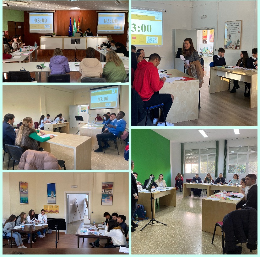 Primera jornada de #IVTorneoDebateEducativo #Cadiz <a href="/BBEECADIZ/">BBEE Cádiz</a> <a href="/ProInnoAnd/">Programas para la Innovación Educativa</a> <a href="/FormacProfAnd/">Servicio de Planes de Formación</a> <a href="/EducaAnd/">Consejería Desarrollo Educativo y FP</a>
