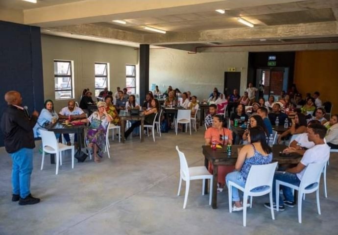 _Phindoo's tweet photo. I just thought I should share with you all a little bit of my weekend highlight.  😁🤩
This past Saturday I attended a Breakfast networking session for youth start-ups powered by @Rlabs, I am still moved by all the Entrepreneurs that I met, https://t.co/agvuPxNG6C