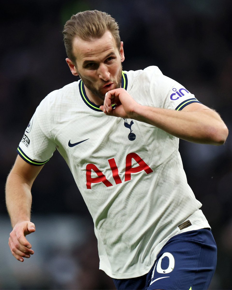 premierleague's tweet photo. 🗣 "He's a phenomenal player, a master of what he does"

@alanshearer thinks @HKane is set to break his record of 260 #PL goals ➡️ https://t.co/GB27RmwTSh https://t.co/GCwskBjHTM