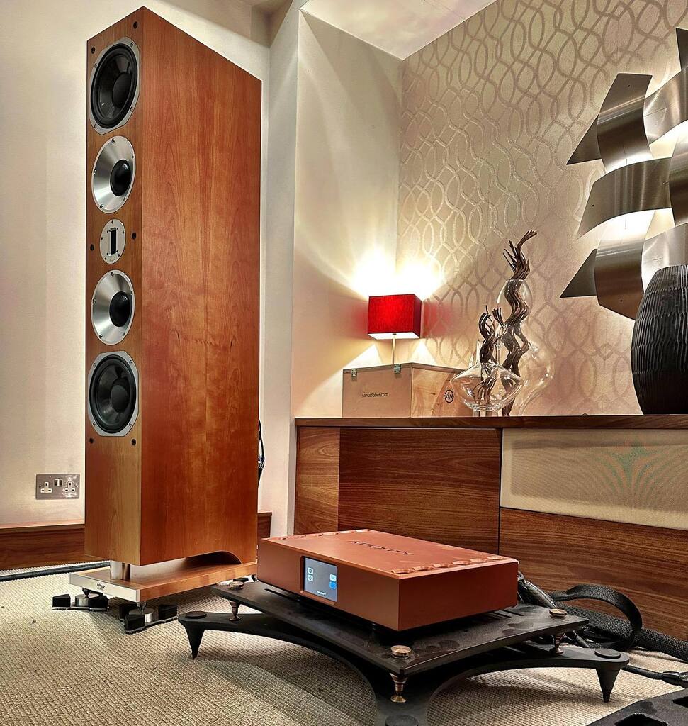 AudioVenue's tweet photo. Saturdays demonstration of what compact power amplifier could drive ProAc K10’s. Alluxity held its own
.
#luxuryhifi #hifiealing #hifi #transparentcable #proac #proack10 #wellfloat #hifisystem #maidenhead #alluxity #ultimateaudio #highendaudio #soundr… https://t.co/M19NGPCV09 https://t.co/bVLFAv1TQz