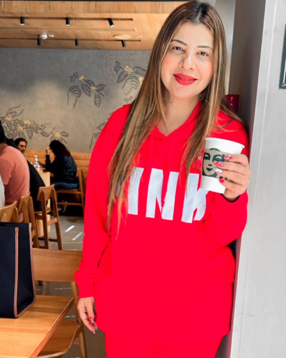 Waqt ki Nazaakat ko Dekhte hue
Coffee pee Jaaye 😻