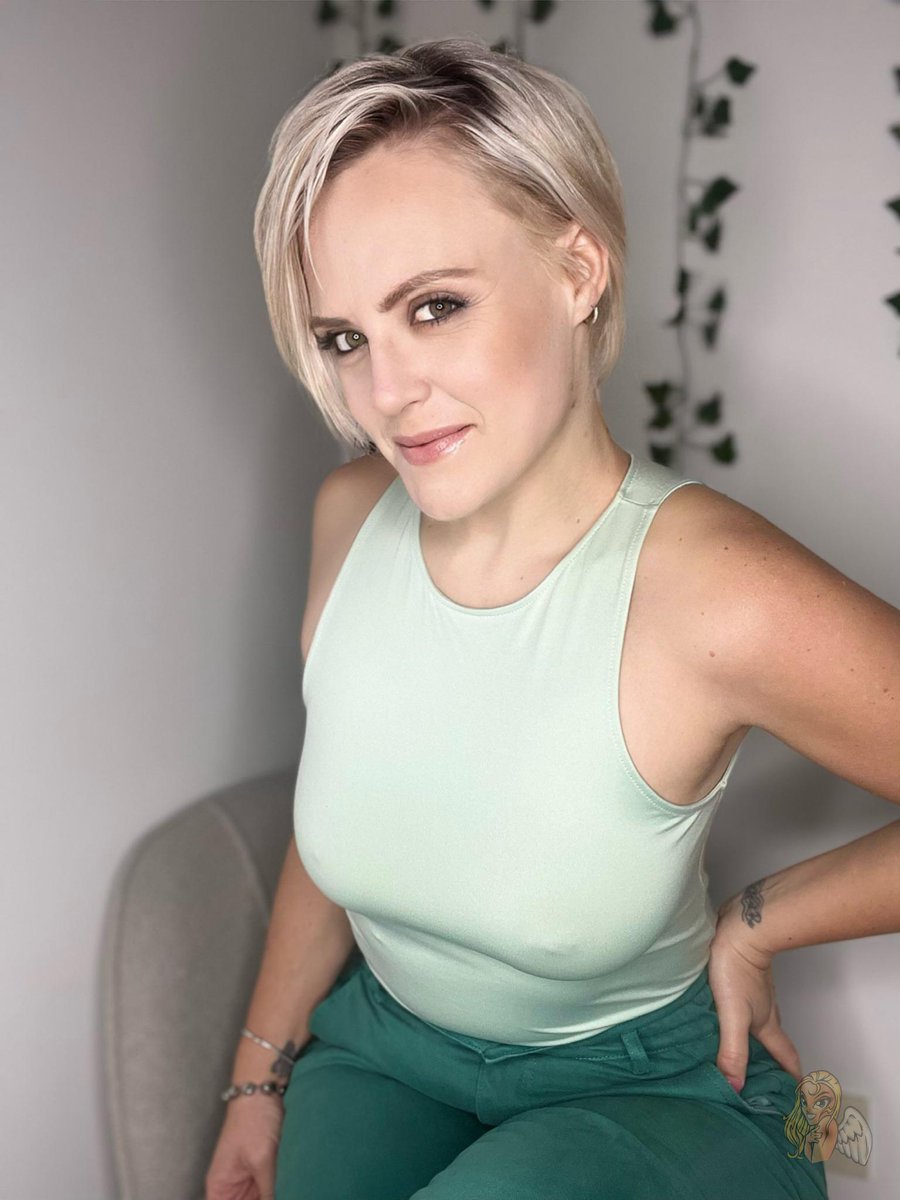 Moms Nextdoor tweet media