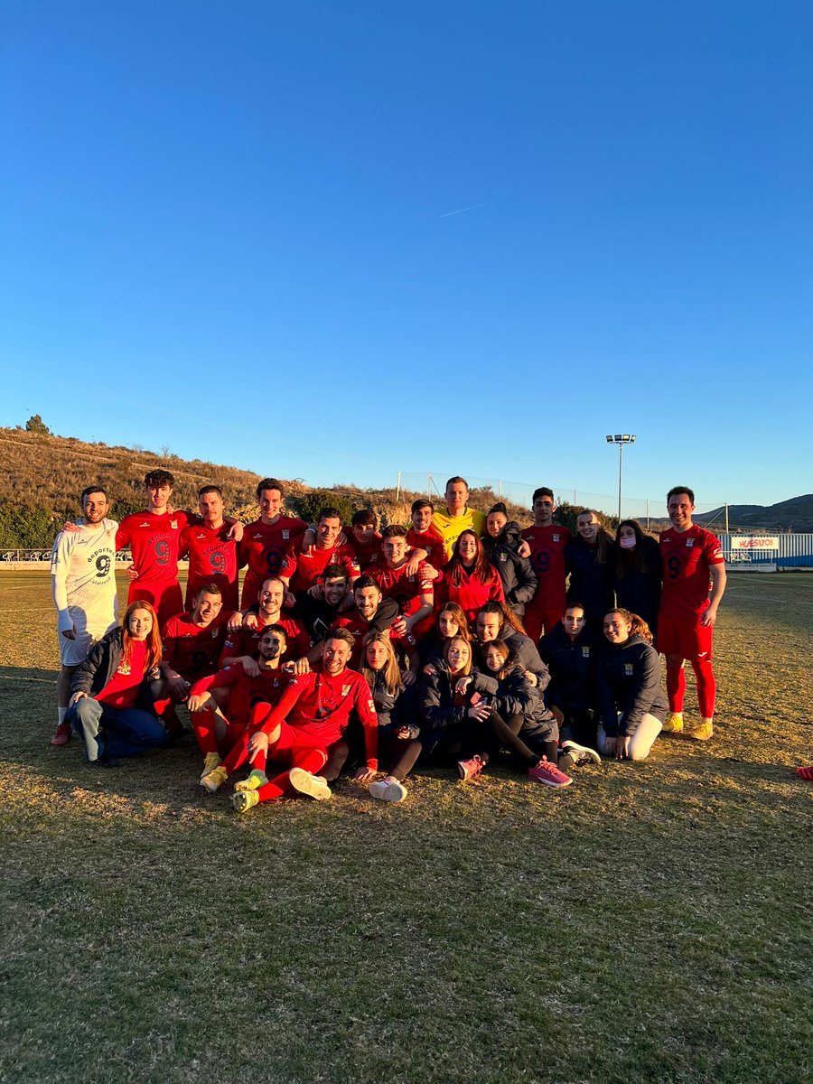 Ayer llegó la primera victoria del femenino. Con constancia todo se puede conseguir. 
(Y no fue un domingo dentro de la red) 
Con resaca emocional. ❤️‍🩹⚽😍⚽🧤