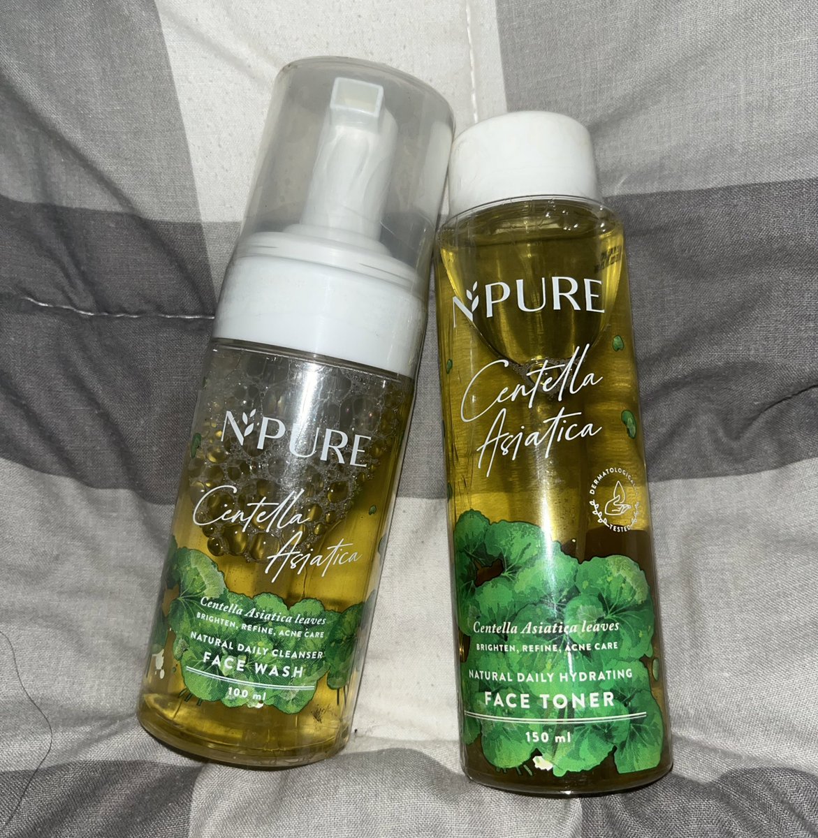 Lsgstn's tweet photo. ❗️Mini Giveaway❗️

Hallo aku mau giveaway 2 paket skincare/makeup ya🥰 karena aku dapet tiket tds2 jkt dari hasil war sendiri.
ada 2 pemenang ya
1. Bnb bloom my way - cushion kit
2. Npure (facewash + toner)

Syaratnya, follow, rt &amp; like aja ya. Goobdluck🙆🏻‍♀️

End :TBA https://t.co/BPRmt7kMHm