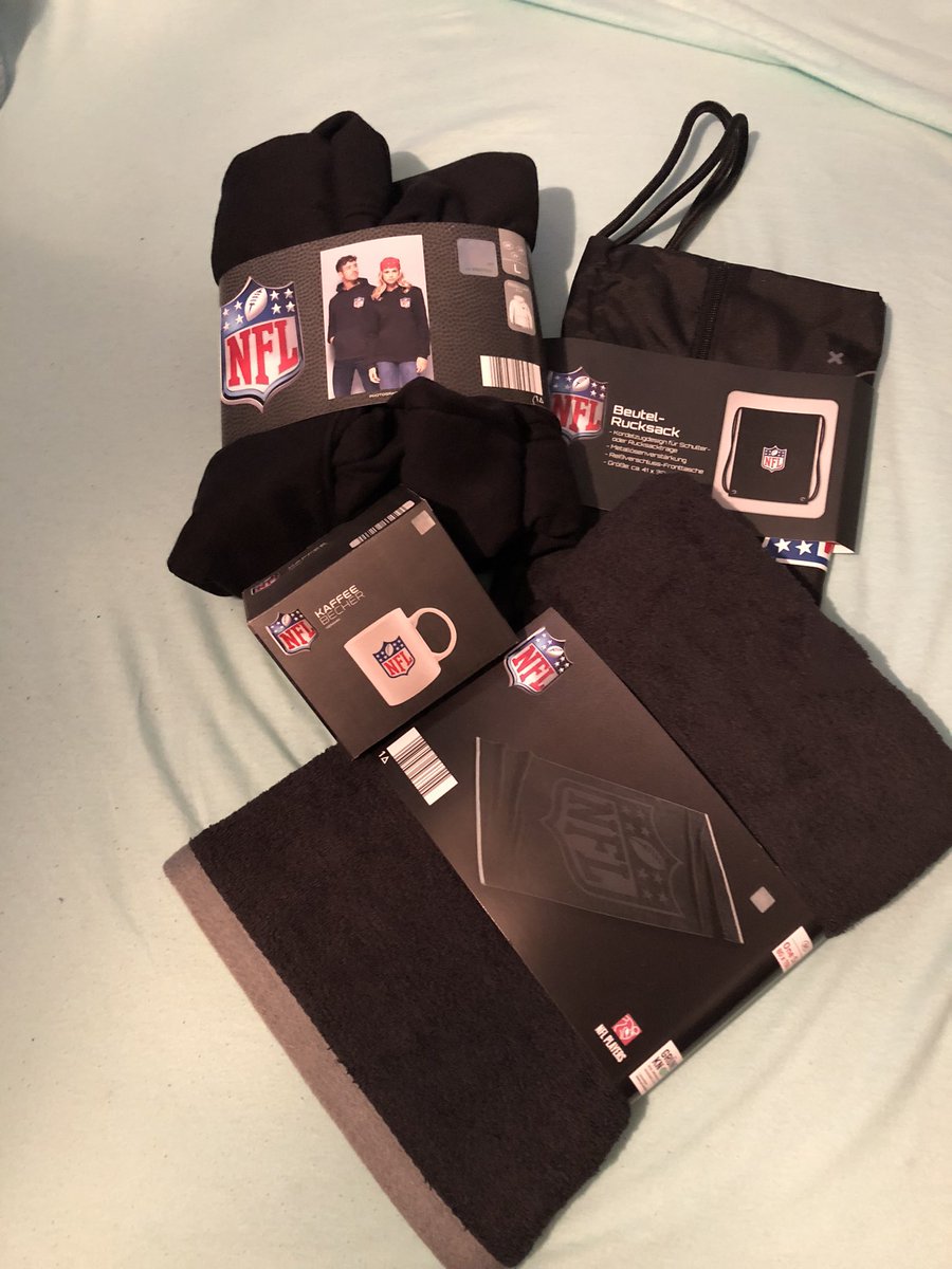 snooker_wolf's tweet photo. Na wer hatte mehr Glück 🍀 heute bei Aldi? Snackhelme waren schon weg… #ranNFLsuechtig #ran #aldi #nflmerch #GFL https://t.co/Q000p1adbr