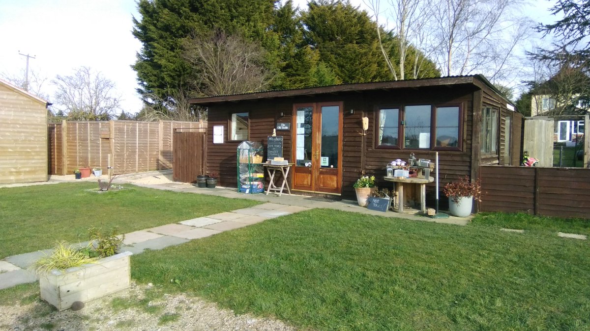 AdventuresVw's tweet photo. We have been staying at a beautiful campsite in the village of Norton Worcestershire. 
Bredon-Vale Caravan &amp; Camping. @bredonvale Lovely owners Jacqui &amp; Jim. Very hot showers, shop for essentials &amp; you can order crossiants for breakfast. Nice dog area too
https://t.co/qat30f1UvX https://t.co/CxnZNFeC1C