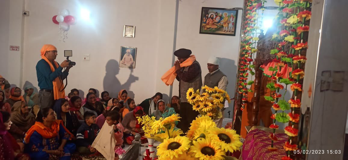 Kashmir_s_wahla's tweet image. ਸ੍ਰੀ ਗੁਰੂ ਰਵਿਦਾਸ ਮਹਾਰਾਜ ਜੀ ਦੇ 646ਵੇ ਪ੍ਰਕਾਸ਼ ਪੁਰਬ ਤੇ ਕੱਡੀ ਸ਼ੋਭਾ ਯਾਤਰਾ ਵਿੱਚ ਹਾਜਰੀ ਭਰੀ ਅਤੇ ਬਾਅਦ ਵਿੱਚ ਪਨਿਆੜ ਮੰਦਿਰ ਪਹੁੰਚ ਕੇ ਸੰਗਤਾਂ ਦਾ ਅਸ਼ੀਰਵਾਦ ਹਾਸਲ ਅਤੇ ਸੰਗਤਾਂ ਨੂੰ ਵਧਾਈ ਦਿੱਤੀ @ArvindKejriwal @BhagwantMann @JarnailSinghAAP @raghav_chadha @SandeepPathak04 @HarchandSBarsat @AAPPunjab