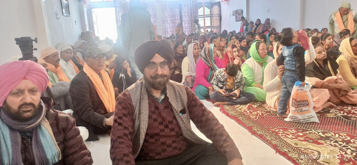 Kashmir_s_wahla's tweet image. ਸ੍ਰੀ ਗੁਰੂ ਰਵਿਦਾਸ ਮਹਾਰਾਜ ਜੀ ਦੇ 646ਵੇ ਪ੍ਰਕਾਸ਼ ਪੁਰਬ ਤੇ ਕੱਡੀ ਸ਼ੋਭਾ ਯਾਤਰਾ ਵਿੱਚ ਹਾਜਰੀ ਭਰੀ ਅਤੇ ਬਾਅਦ ਵਿੱਚ ਪਨਿਆੜ ਮੰਦਿਰ ਪਹੁੰਚ ਕੇ ਸੰਗਤਾਂ ਦਾ ਅਸ਼ੀਰਵਾਦ ਹਾਸਲ ਅਤੇ ਸੰਗਤਾਂ ਨੂੰ ਵਧਾਈ ਦਿੱਤੀ @ArvindKejriwal @BhagwantMann @JarnailSinghAAP @raghav_chadha @SandeepPathak04 @HarchandSBarsat @AAPPunjab