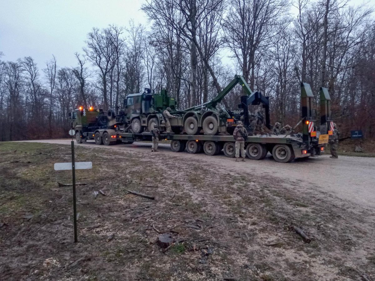 511eRTofficiel's tweet image. Appui à la mobilité des blindés : c’est la mission de l’escadron de transport de blindés qui sera prochainement engagé en Roumanie. Un savoir-faire essentiel pour contribuer à l’économie des moyens et à la concentration des efforts d’une force interarmes. #logops @comlogterre1