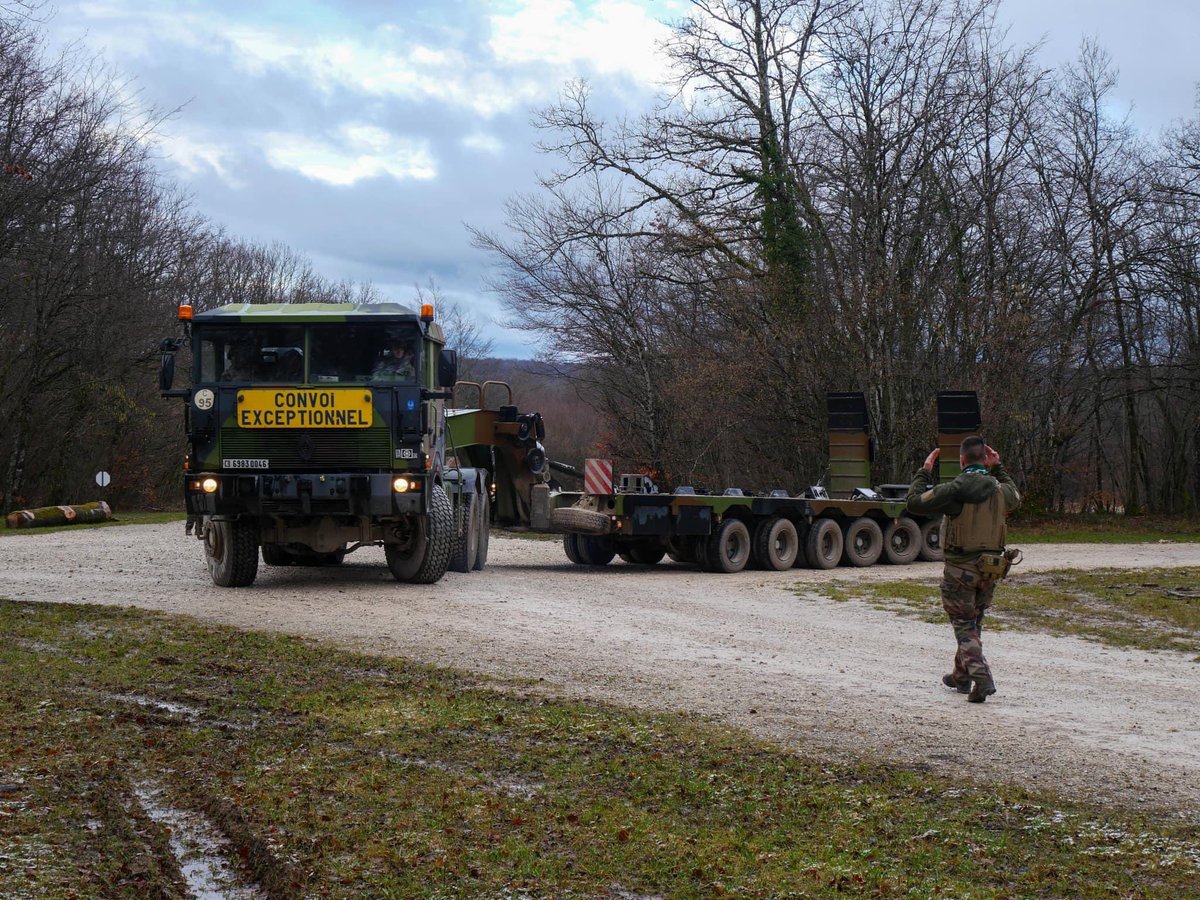 511eRTofficiel's tweet image. Appui à la mobilité des blindés : c’est la mission de l’escadron de transport de blindés qui sera prochainement engagé en Roumanie. Un savoir-faire essentiel pour contribuer à l’économie des moyens et à la concentration des efforts d’une force interarmes. #logops @comlogterre1