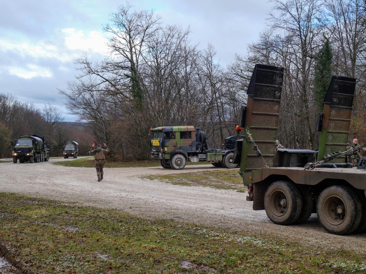 511eRTofficiel's tweet image. Appui à la mobilité des blindés : c’est la mission de l’escadron de transport de blindés qui sera prochainement engagé en Roumanie. Un savoir-faire essentiel pour contribuer à l’économie des moyens et à la concentration des efforts d’une force interarmes. #logops @comlogterre1