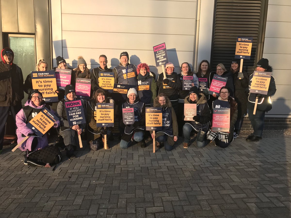 DoloresMcCorm15's tweet photo. These Nursing staff at the Royal Hospital Liverpool would prefer to be caring for their patients, but need safe staffing to do so. The Government must come to the table and talk. #SafeStaffingSavesLives #RCNStrike ⁦@theRCN⁩ https://t.co/XKTUV0e3WR