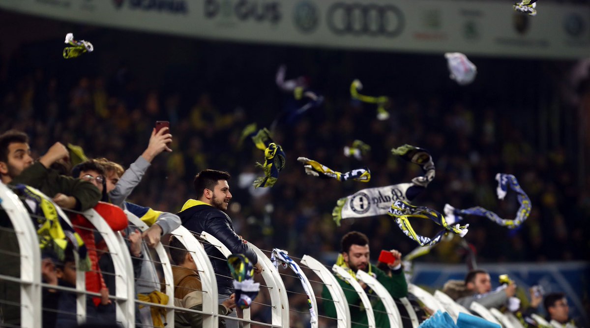 OkochaBey's tweet photo. KULÜBÜMÜZDEN RİCAMIZDIR;

Eski sezonlara ait Fenerium depolarında kalan mont, hırka, atkı, şapka gibi ürünlerin deprem bölgesine gönderilsin. https://t.co/YrETKrvN5J