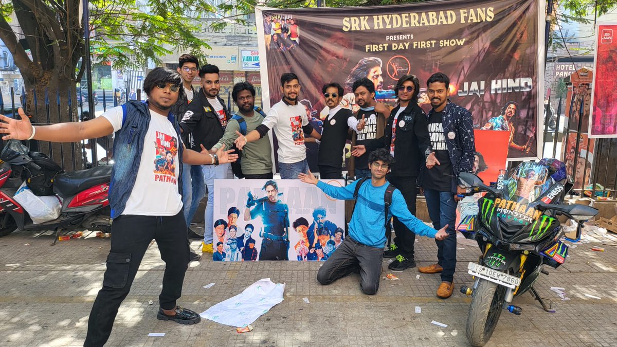 SRKHydFans's tweet photo. @iamsrk Sir This Is Mehmaan Nawazi From Your Ammiโs Sheher. Did you like it?
We are still here mentally since 25th.
Can we SRKians from Hyderabad get your precious follow back?๐ฅบ #Pathaan https://t.co/acsoppeWZu
