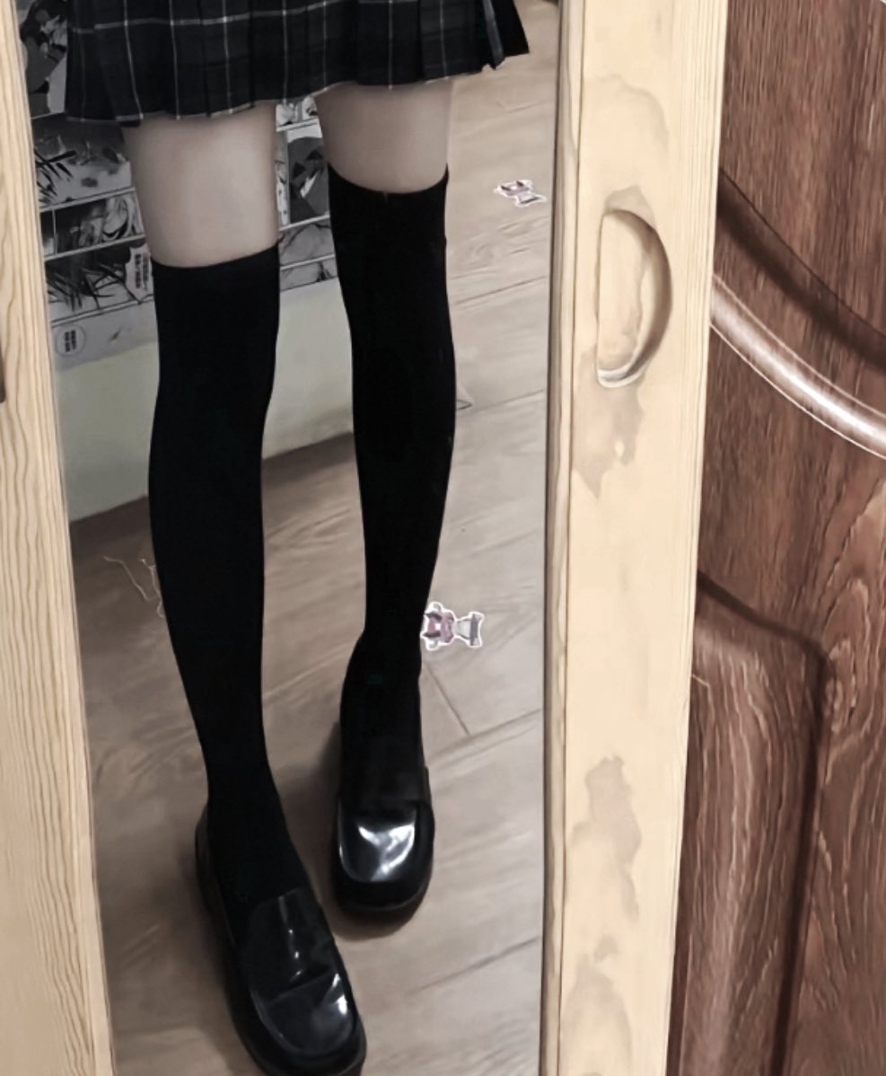 意外的國中制服還穿的下🥳 https://t.co/nJ81sBPZgW