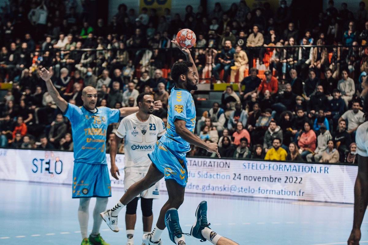 TremblayHB's tweet image. 𝙏𝙖𝙝𝙪 𝙇𝙪𝙛𝙪𝙖𝙣𝙞𝙩𝙪 📊

Quel match de Tahu 🆚 @Saran_Loiret_HB 😳

➡️ 5 buts 
➡️ 71% de réussite au shoot 

Alors vous en avez pensé quoi de ce match de Tahu ? 

📸 @mgvishoot 

#tremblayhandball 💙💛 #rugirensemble 🐯#terredehandball #bleuetjaune💙💛 @LNHofficiel